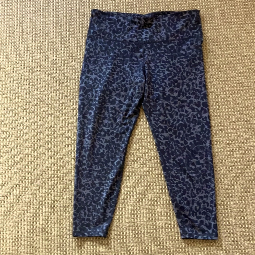 GAP Fit Animal print leggings size L